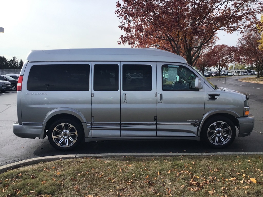 135" Executive Vans